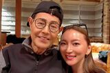 加藤茶（左）と綾菜（右）夫妻
