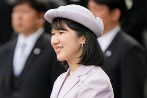 4月17日、淡いラベンダーのセットアップで春らしい装いで園遊会に参加された愛子さま