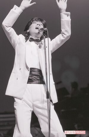 『勝手にしやがれ』は両腕を上げて歌うスタイルが欠かせない（'77年撮影）　写真／週刊女性写真班