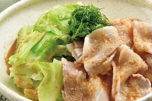 春キャベツと豚バラのゴマ酢がけ