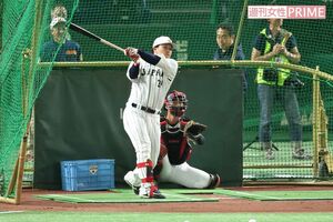 打撃練習を行うWBC代表・大城卓三選手