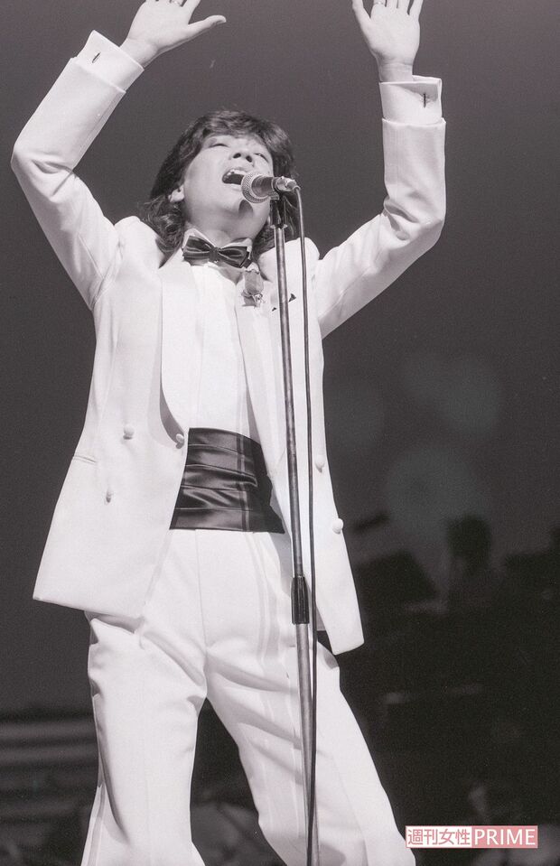 『勝手にしやがれ』は両腕を上げて歌うスタイルが欠かせない（'77年撮影）　写真／週刊女性写真班