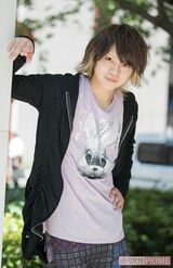 佐藤流司　撮影／伊藤和幸　スタイリスト／浜元理恵　衣装協力／elements,H（トップス2点）