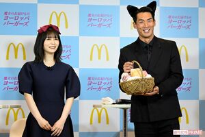 マクドナルドのイベントには、なかやまきんに君の“代役”の槙野智章と長濱ねるが登場