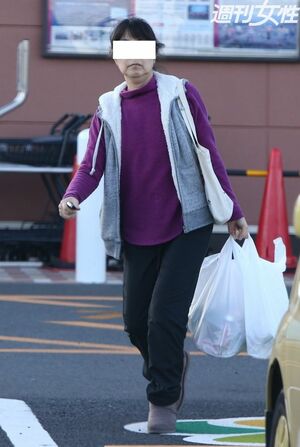 小嶺麗奈の母親