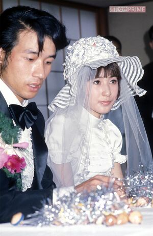 1971年、佐世保市のカトリック教会で挙式を挙げた前川清と藤圭子
