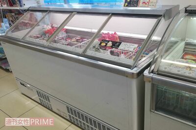 コンビニにあるような天板をスライドさせるタイプの冷凍庫に遺体が(写真はイメージ)