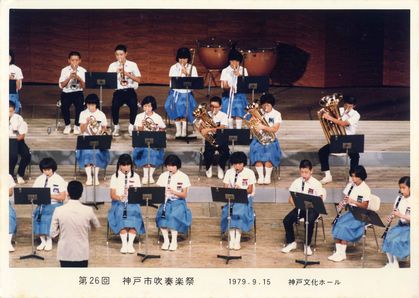 中学校に入り吹奏楽部に。後列右端がさくらいさん。部活ではトロンボーンを担当