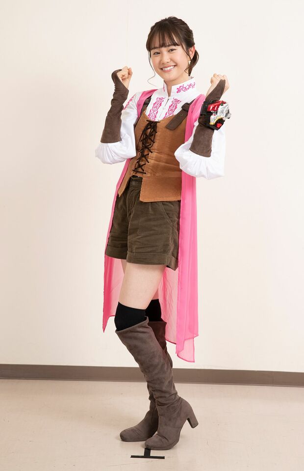 リュウソウピンク／アスナ役　尾碕真花