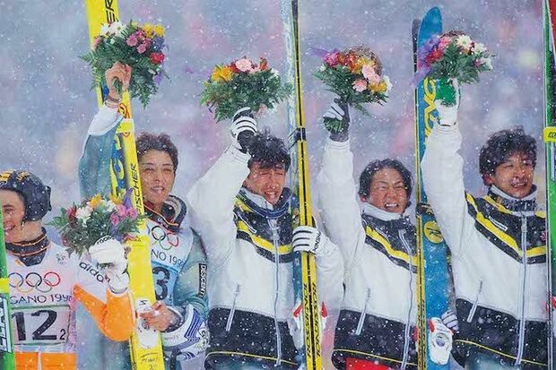 左から船木、原田、岡部、斎藤　写真/アフロ