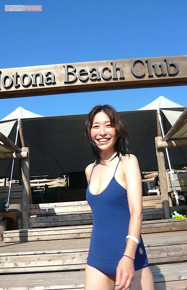 「ランチ食べ行こーよ!　ってノリでご近所のお友達と3人で〜車でぶーんと」木更津からは40分くらいのビーチへ。都会を離れた暮らしを満喫する小野真弓さん