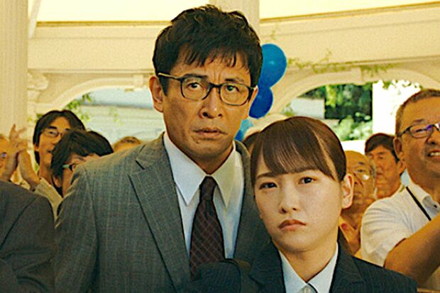 映画『アングリースクワッド公務員と7人の詐欺師』公式サイトより