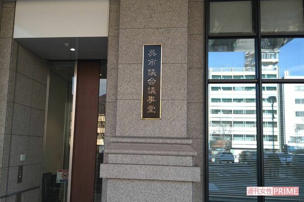 呉市議会議事堂