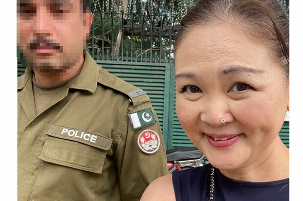 鼻にピアスをつけた泰葉（公式ブログより）