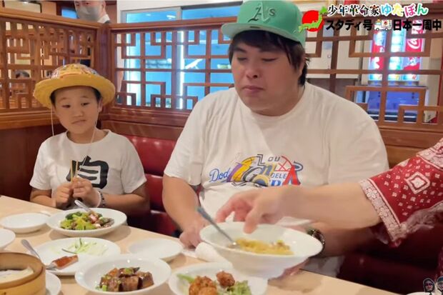 ゆたぼんとへずまりゅうが中華に舌鼓（本人のYouTubeより）