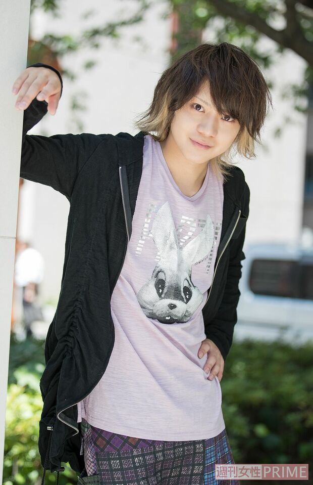 佐藤流司　撮影／伊藤和幸　スタイリスト／浜元理恵　衣装協力／elements,H（トップス2点）