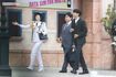 3月に撮影していた映画『コンフィデンスマンJP』の現場では、長澤まさみらと笑顔を見せていた東出(右端)
