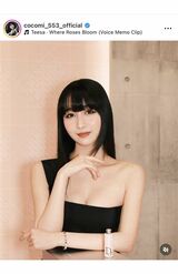 胸の谷間も見える真っ黒なドレス姿を投稿したCocomi（本人のインスタグラムより）