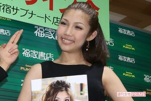 写真集発売イベントに参加した今井メロ（'13年）