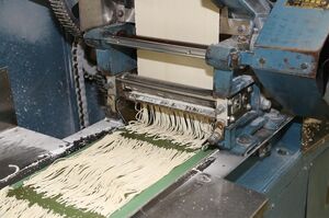 『笠間ソフトメン橋本屋』の工場に潜入(1) 小麦粉はすべて茨城県産。「大手製粉メーカーで丁寧にひいてもらってます」