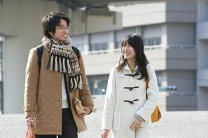 “人殺し”の告発文がきっかけで、やっとできた恋人・美穂子との間も不穏に　(c)TBS