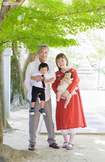 3人の子ども、5人の孫がいるpokkomaさん夫婦。「夫は5年前に急性心不全で倒れて仕事を辞めましたが、今は定期的に通院しながらも元気に働いています」 写真提供/pokkomaさん