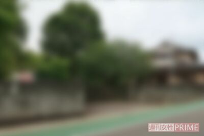 容疑者の実家。母親は玄関先で週刊女性の取材に答えてくれた