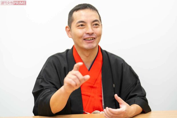 かつて末高斗夢の名で芸人として活躍し、'11年に落語家に転身した錦笑亭満堂