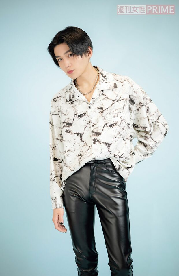 八木勇征　カメラマン／齋藤周造　ヘアメイク／塚原ひろの　 スタイリング／藤山晃子