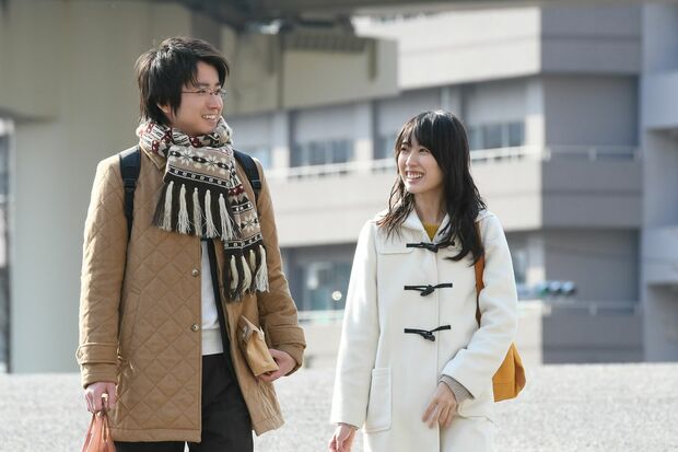 “人殺し”の告発文がきっかけで、やっとできた恋人・美穂子との間も不穏に　(c)TBS