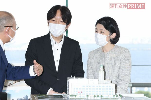 税関150周年に関連して、横浜市の税関施設を視察された秋篠宮ご夫妻（9月14日）