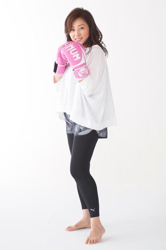 スタイル抜群の藤吉久美子