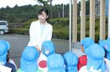 静岡県御殿場市で出迎えられた地元の保育園児に「きれい」と褒められる場面も（7月24日）