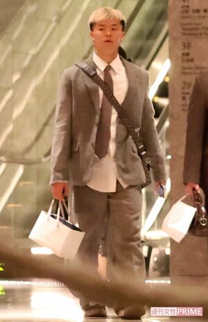 2024年、那須川天心は、ビックシルエットのセットアップスタイルで参列