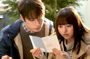 気象予報士試験に合格した百音と一緒に喜ぶ菅波(NHK公式インスタグラムより)