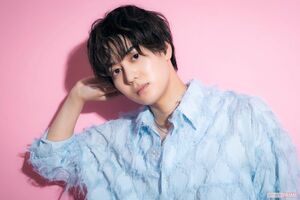 前田大輔　撮影/矢島泰輔、スタイリング/大野紗也、衣装協力/（株）アンティローザ（https://auntierosa.com/）