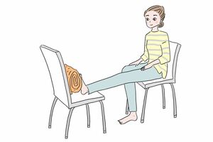 前屈ではなく、骨盤を前に向けるイメージで行う。（イラスト／黒猫まな子）