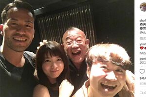 吉田麻也は笑福亭鶴瓶や森矢カンナ、近藤春菜とともに食事会（笑福亭鶴瓶インスタグラムより）