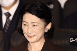 '23年12月、映画『グリーフケアの時代に』の上映会で関係者とご懇談された紀子さま