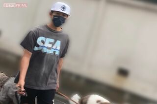 愛犬を散歩させる木村拓哉。アラフィフとは思えない若々しさ