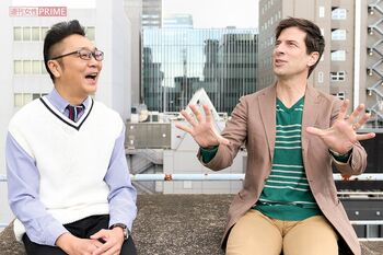楽しそうに語り合うパックンマックン 撮影/伊藤和幸