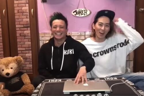 笑顔を見せる田中聖と田中彪（YouTubeより）