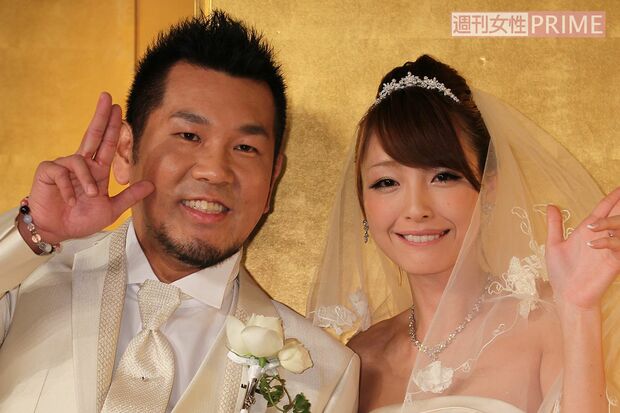 2011年、結婚披露宴で笑顔のフジモンと木下優樹菜