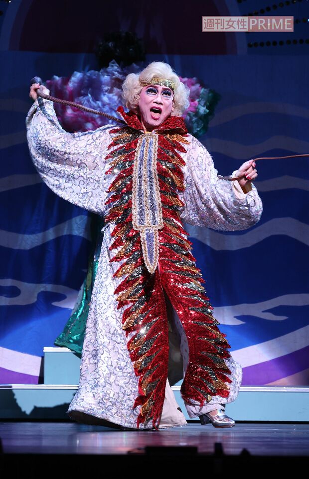 ミュージカル『ラ・カージュ・オ・フォール』で“女王様”を演じた真島茂樹さん(2022年)