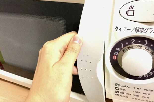 冷凍食品は電子レンジでチンするだけ、非常に便利　※写真はイメージです