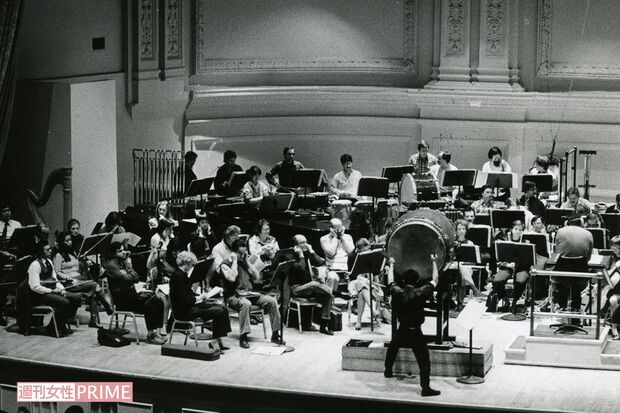 カーネギーホールでの本番とリハーサル風景。このときに初めて太鼓を聴いた楽団員が大変嫌がり、耳をふさいでいる模様が写っている（写真：市川幸雄）