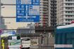 パラリンピック期間中、大型バスはひっきりなしに出入りしていた(右手は選手村)