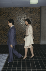 佳子さまが誕生した当日、宮内庁病院へ紀子さまをお見舞いに訪れた天皇陛下と雅子さま