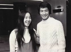 '73年にヒロインに抜擢されたNHK朝の連ドラ『北の家族』で、共演した兄役の清水章吾(右)