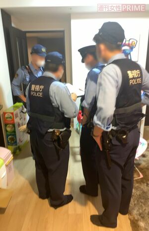 友人の通報により加藤紗里の自宅に駆けつけた警察官（大河内さんの知人提供）
